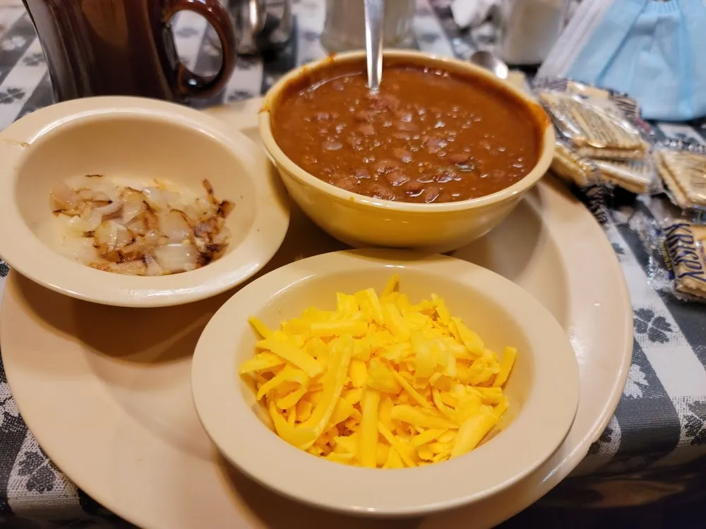Chile with Fried Onions and Cheese